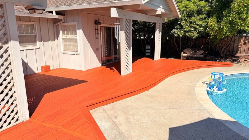 Deck edge following the pool curve