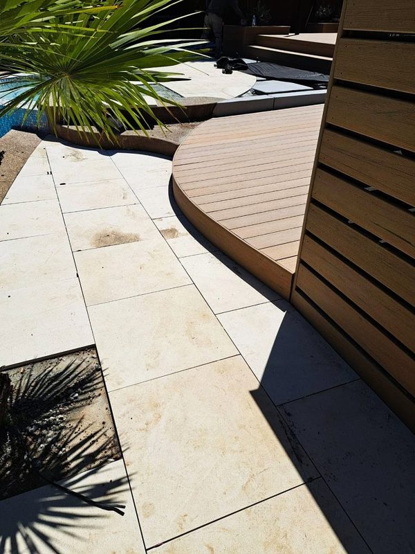 Curved deck edge