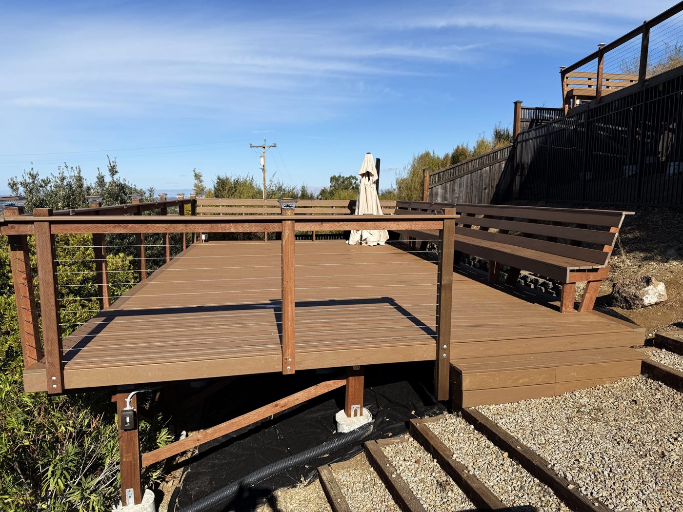 Los Gatos — Multi-level hillside deck with built-in benches