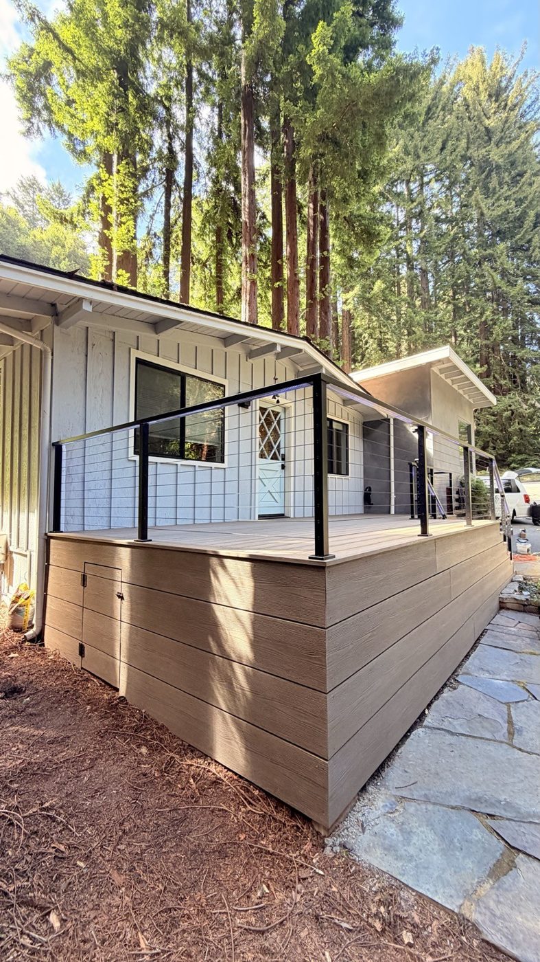 Scotts Valley — Composite deck with LED cable railing